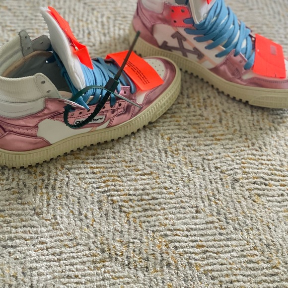 NEW OFF WHITE SNEAKERS🩷 - Picture 2 of 6